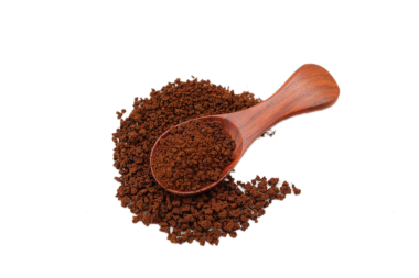 Kahverengi kahve beyaz arka planda izole edilir 