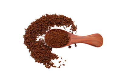 Kahverengi kahve beyaz arka planda izole edilir 