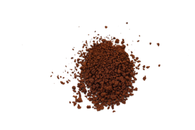 Kahverengi kahve beyaz arka planda izole edilir 