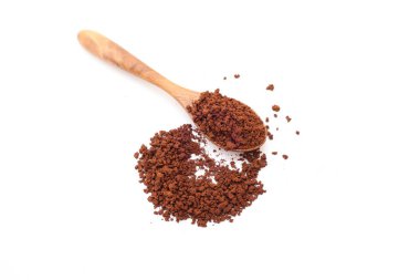 Beyaz arka planda izole kahve, iyi pişmiş kahve, kahve tozu.,