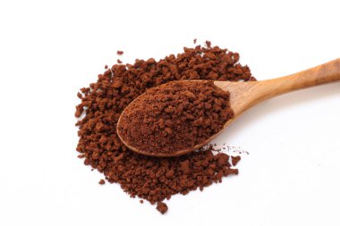 Beyaz arka planda izole kahve, iyi pişmiş kahve, kahve tozu.,