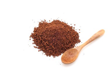 Beyaz arka planda izole kahve, iyi pişmiş kahve, kahve tozu.,