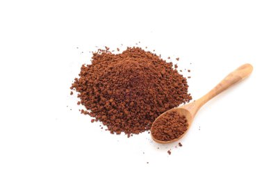 Beyaz arka planda izole kahve, iyi pişmiş kahve, kahve tozu.,