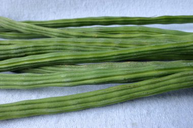 Moringa olarak da bilinen bagetler süper bir yemektir ve antik çağlardan beri Asya mutfağında iyi kullanılmaktadır.. 