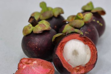 Lezzetli çekirdekli mor mangosteen meyvesi. Kanser önleme meyveleri