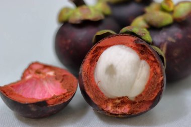 Lezzetli çekirdekli mor mangosteen meyvesi. Kanser önleme meyveleri