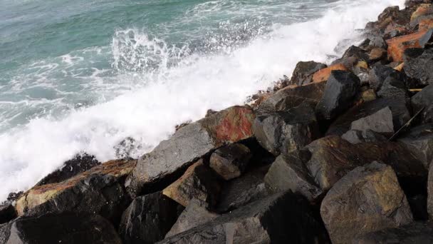 Crashing Beach Waves Slow Motion Rocks — Wideo stockowe