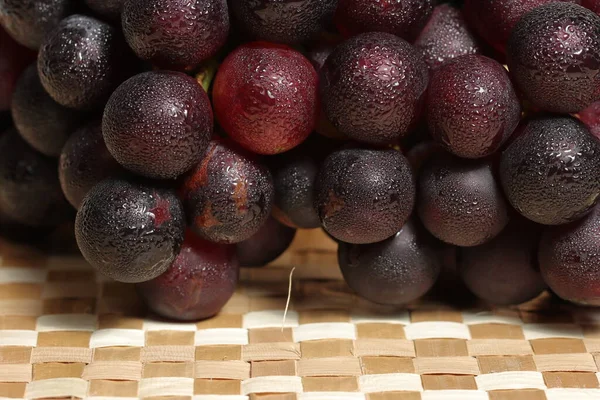 Ahşap Arka Planda Üzümler Kötü Kolesterol Önleme Sağlıklı Meyveler Demir — Stok fotoğraf