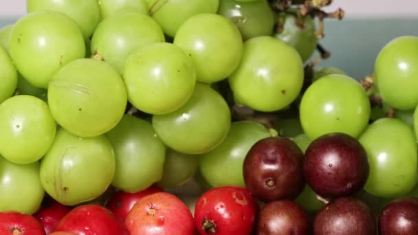 水果收藏 用葡萄采摘成熟水果 促进健康饮食计划 — 图库视频影像