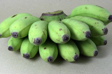 Sağlıklı muz koleksiyonu. Yeşilimsi muz meyveleri koleksiyonu 