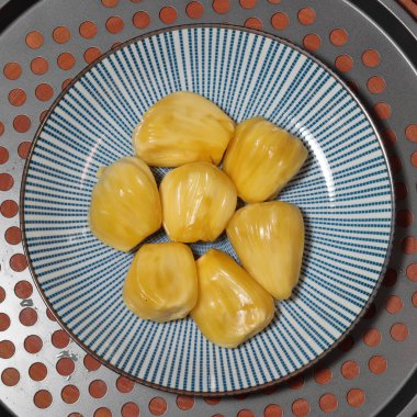 Olgun meyveler tabakta