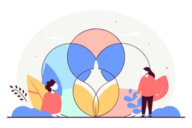 Yuvarlak taç yaprakları ışık opaklığıyla örtüşür ve buluştukları yerde yeni renkler yaratır.