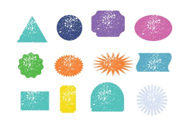 Renkli Noel ağaçlarının vektör kümesi. Yıldızlı, karlı, kar taneli Noel ağacı, Noel baloları.