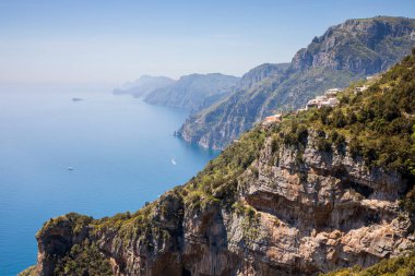 Amalfi Sahili boyunca Sentiero degli Dei (Tanrıların Yolu) yürüyüş yolu