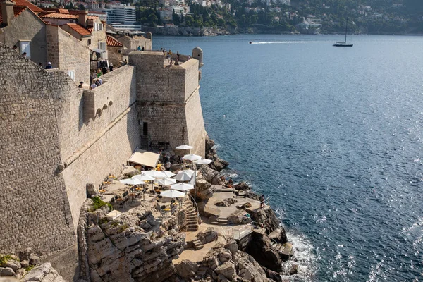 Dubrovnik Kroatië September 2023 Restaurant Aan Stadsmuren Dubrovnik — Stockfoto