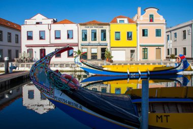 Aveiro, Portekiz, 26 Haziran 2024, Aveiro, Portekiz 'de Renkli Sanat Binaları ve Tekneleri
