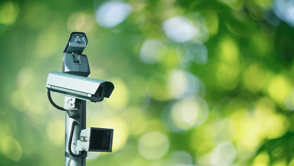 Surveillance Camera Motion Sensor Green Background Perimeter Security — Stockfoto