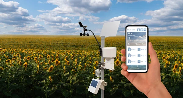 Station Météorologique Contrôle Agriculteur Application Mobile Matériel Agricole Précision Intelligent — Photo