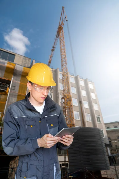 Engineer Digital Tablet Background Building Construction — 图库照片