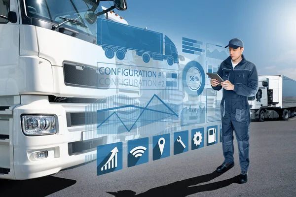 Menedżer Tabletem Cyfrowym Obok Ciężarówek Zarządzanie Flotą — Zdjęcie stockowe