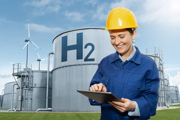 Engineer Helmet Background Hydrogen Factory —  Fotos de Stock