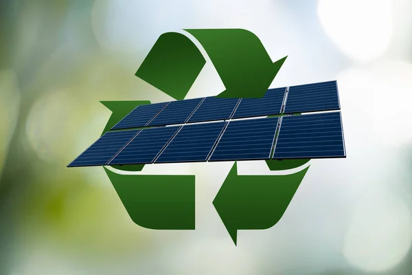 Panel Solar Con Símbolo Reciclaje Verde — Foto de Stock