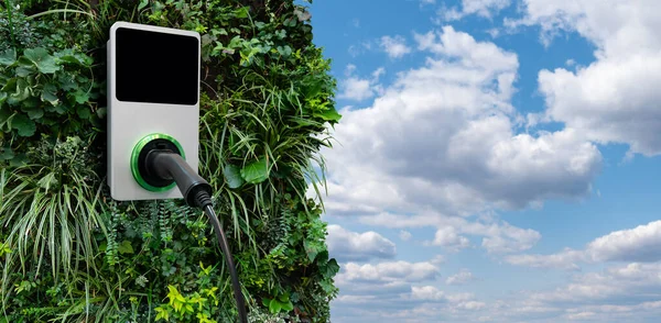 Elektromos Autó Töltőállomás Zöld Fal Növények — Stock Fotó