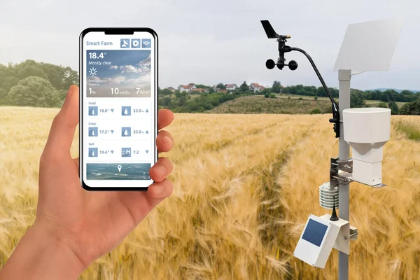 Zemědělská Řídící Meteorologická Stanice Přes Mobilní Aplikaci Přesné Chytré Zemědělské — Stock fotografie