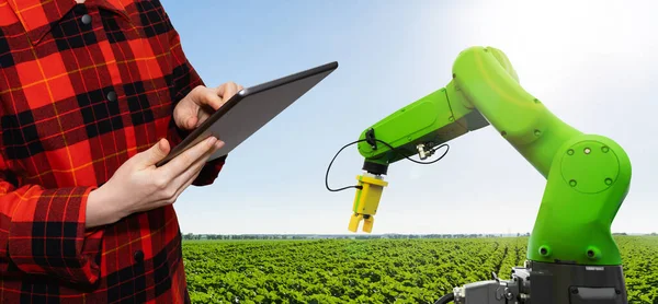 Farmer Controla Braço Robótico Com Comprimido Agricultura Inteligente Transformação Digital — Fotografia de Stock