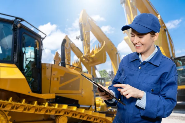 Woman Digital Tablet Background Construction Machines High Quality Photo — Stock Photo, Image