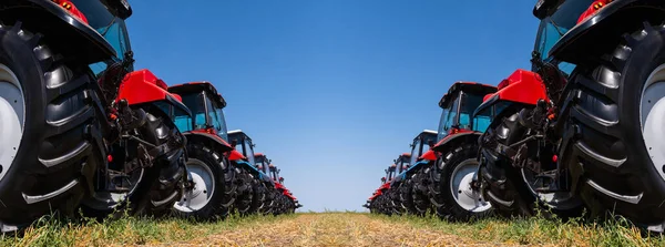 Landwirtschaftliche Traktoren Auf Einem Feld Hochwertiges Foto — Stockfoto