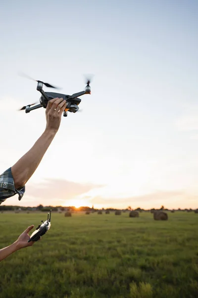 Contadino Con Drone Agricoltura Intelligente Agricoltura Precisione — Foto Stock