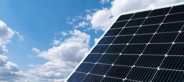 Solární Panely Pozadí Modré Oblohy Kvalitní Fotografie — Stock fotografie