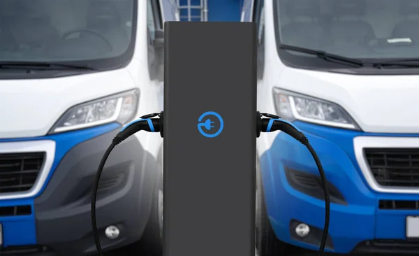 Electric Delivery Vans Electric Vehicles Charging Station High Quality Photo — Stock Photo, Image