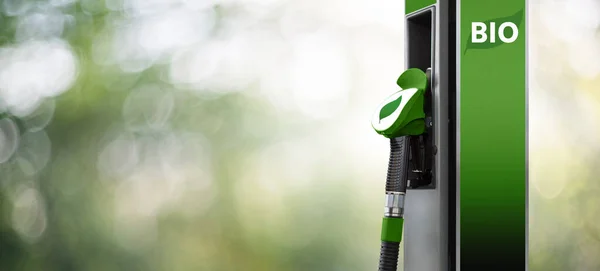 Bioüzemanyag Töltőállomás Zöld Háttérrel Kiváló Minőségű Fénykép — Stock Fotó