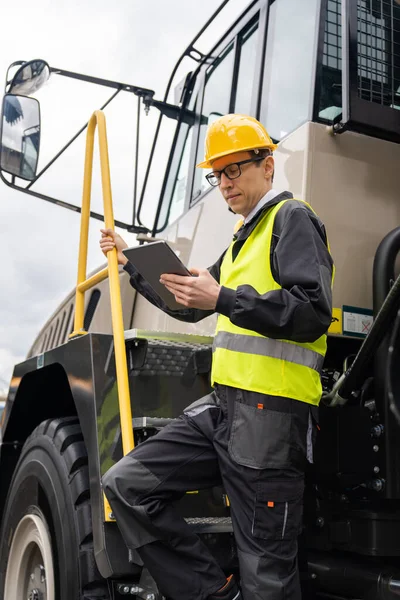 Engineer Tablet Computer Stands Stairs Cab Truck High Quality Photo — Stock Photo, Image