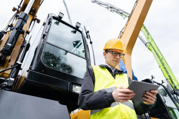 Engineer Helmet Digital Tablet Next Construction Excavator High Quality Photo — Stock Photo, Image