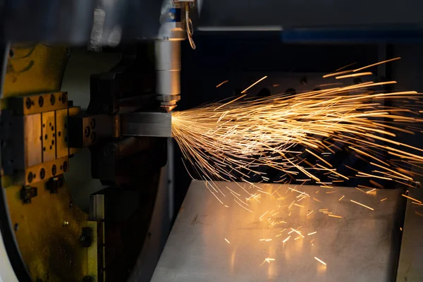 Máquina Automática Para Cortar Metal Trabalho Fábrica Inteligente Foto Alta — Fotografia de Stock