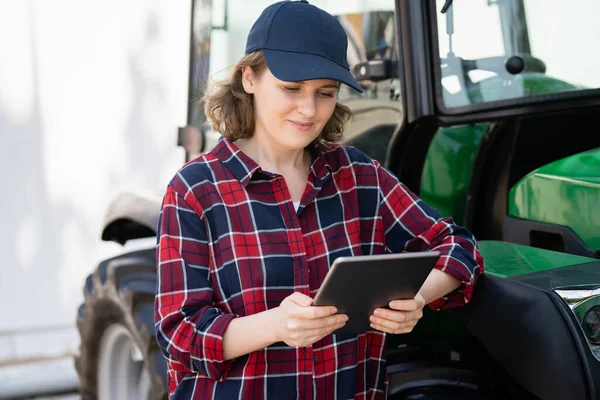 Woman Farmer Digital Tablet Background Agricultural Tractor — Fotografia de Stock
