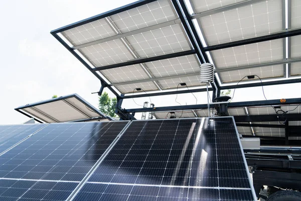 移动太阳能电站 可再生能源和可持续发展 — 图库照片
