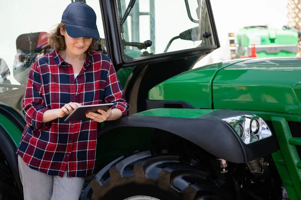 Woman Farmer Digital Tablet Background Agricultural Tractor — ストック写真