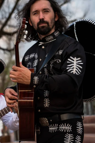 墨西哥音乐家Mariachi在城市街道上的乐队 高质量的照片 — 图库照片