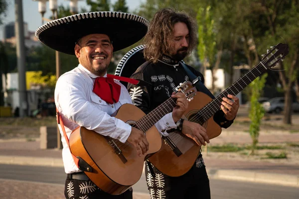 Mexikói Zenész Mariachi Zenekar Egy Városi Utcában Kiváló Minőségű Fénykép — Stock Fotó