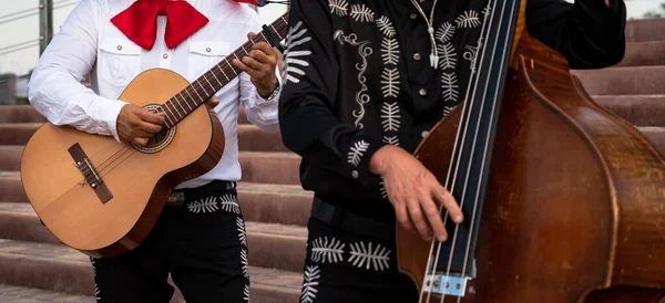 墨西哥音乐家Mariachi在城市街道上的乐队 — 图库照片