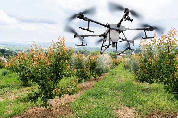 Stříkač Dronů Létá Nad Jabloněmi Inteligentní Zemědělství Precizní Zemědělství — Stock fotografie