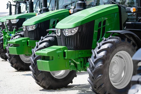 Продажа Сельскохозяйственных Тракторов Высокое Качество Фото — стоковое фото