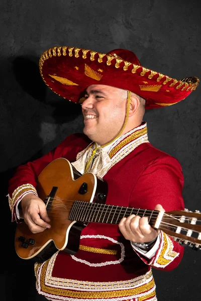 Meksykański Muzyk Mariachi Czarnym Tle — Zdjęcie stockowe