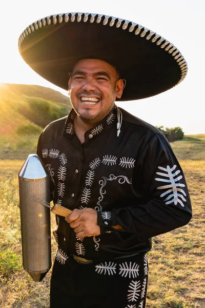 Mexikansk Musiker Mariachi Med Guira — Stockfoto