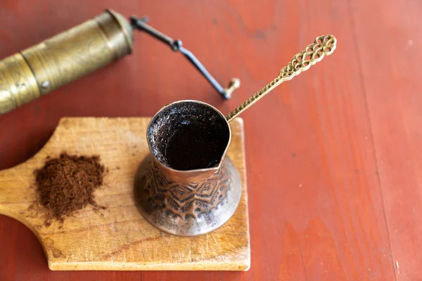 stock image Vintage coffee pot and manual coffee grinder. Retro style of making natural espresso