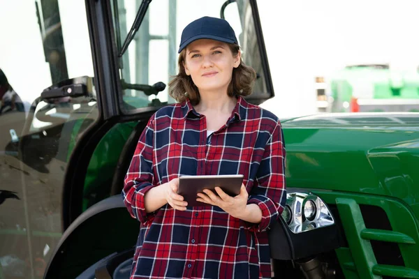 Woman Farmer Digital Tablet Background Agricultural Tractor — Foto Stock